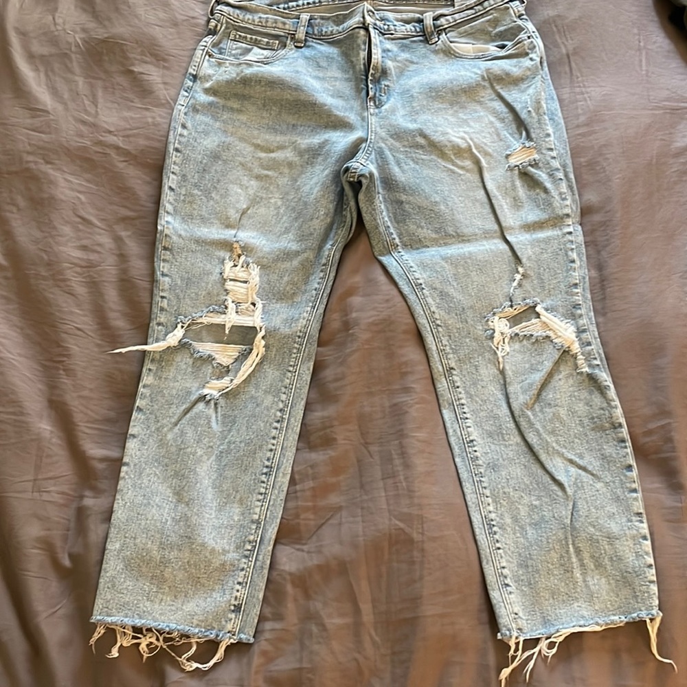 Mid rise distressed boyfriend jeans